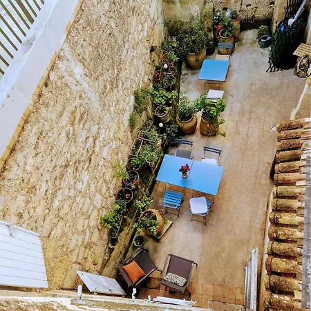 La Maison Colline Πανσιόν 4*
