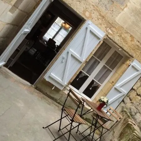 ゲストハウス ラ メゾン コリーヌ 4*