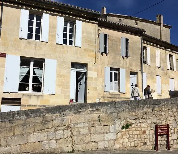 Gasthuis La Maison Colline 4*